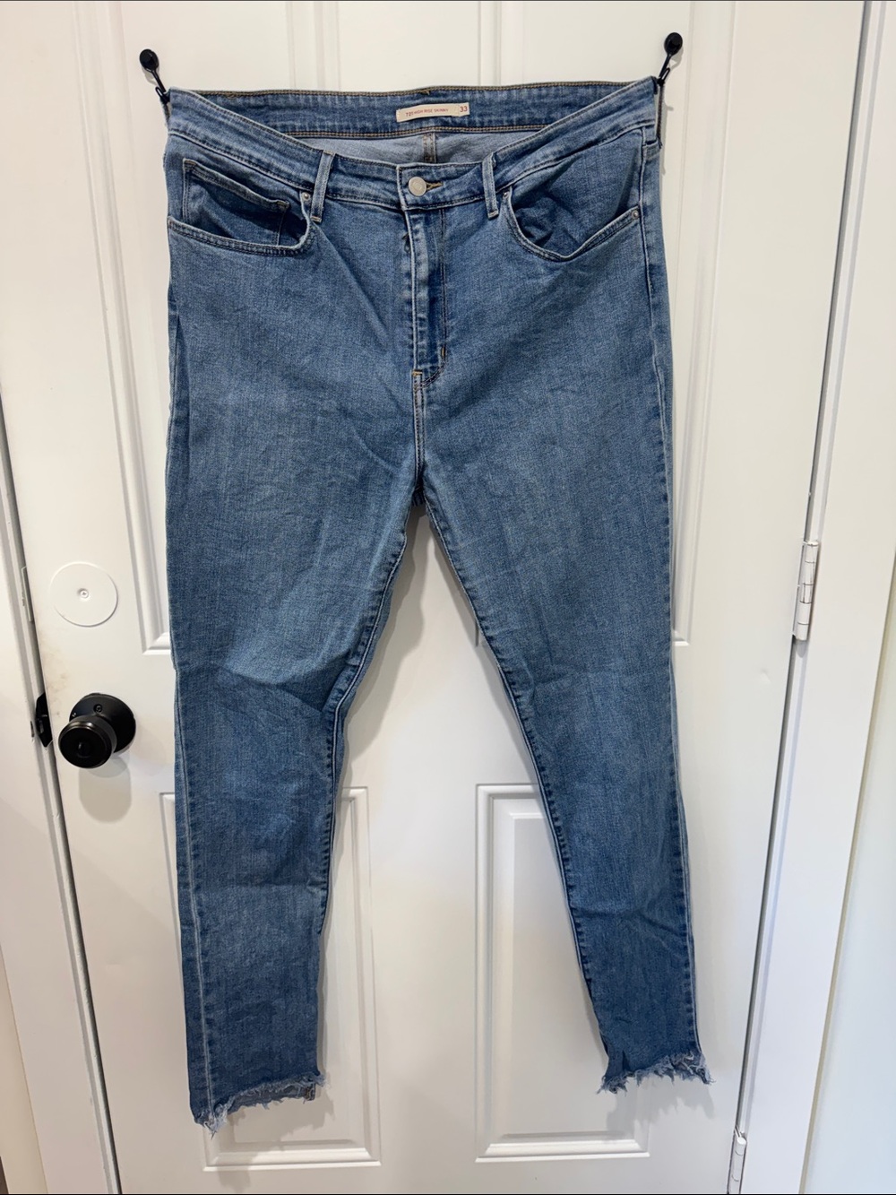 Levi's Women's Medium Wash Skinny Jeans